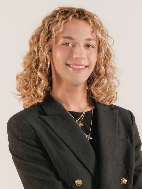Hair Xtacy Academy graduate stylist Julian Burlington hair clinic